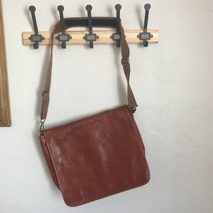 Wilson’s Leather Messenger Bag
